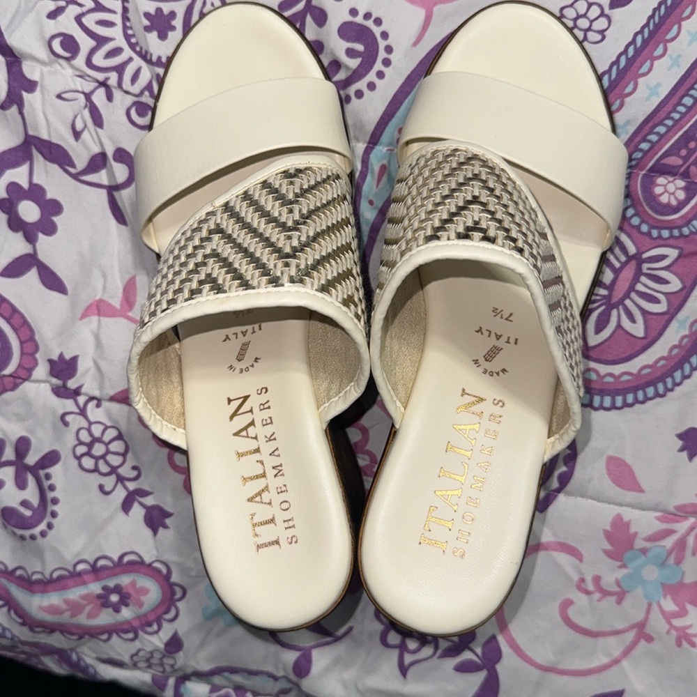 Italian ShoeMaker size 7.5 off white/bone(light tan) color with Gold Accent
